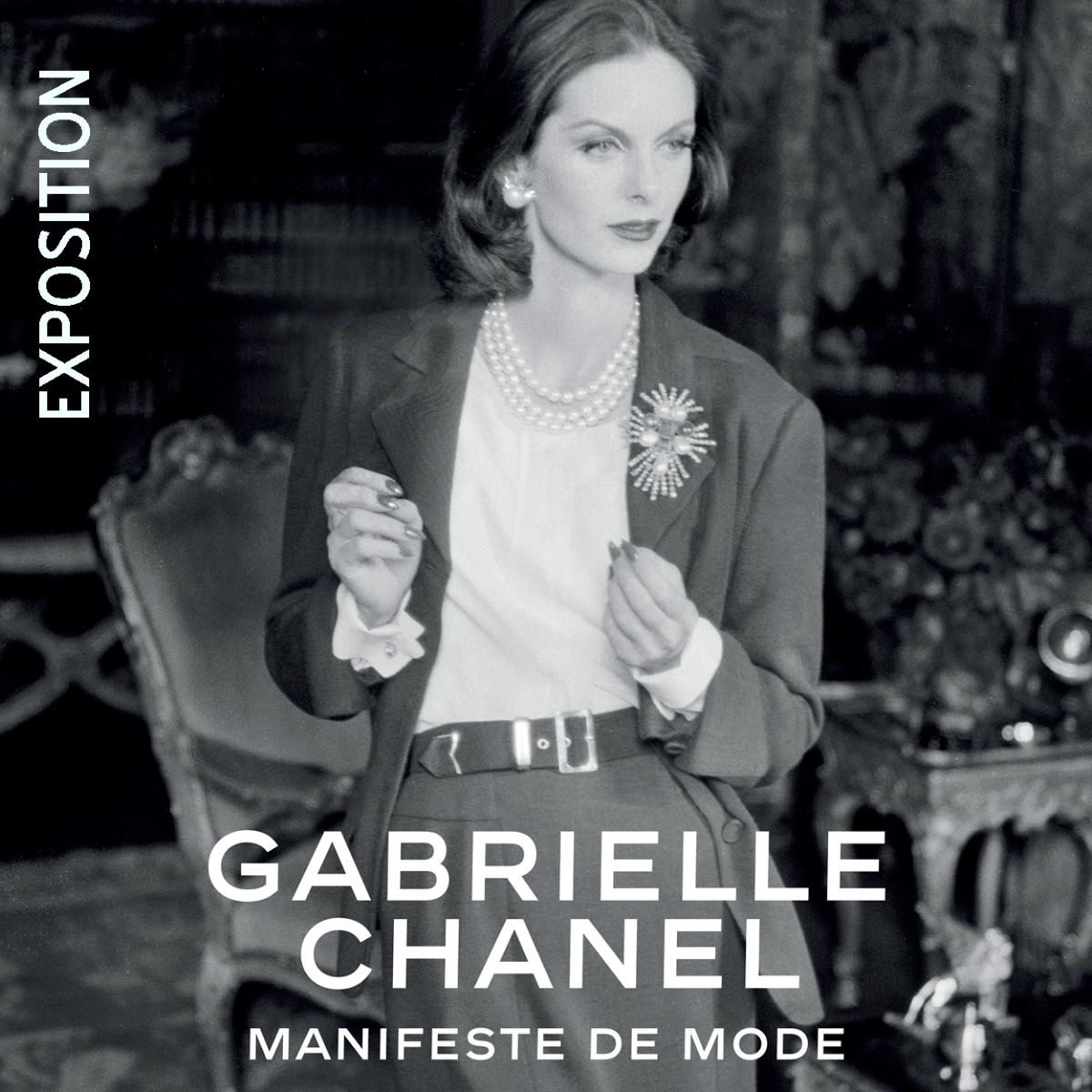 Un catalogue de l’exposition GABRIELLE CHANEL. Manifeste de mode